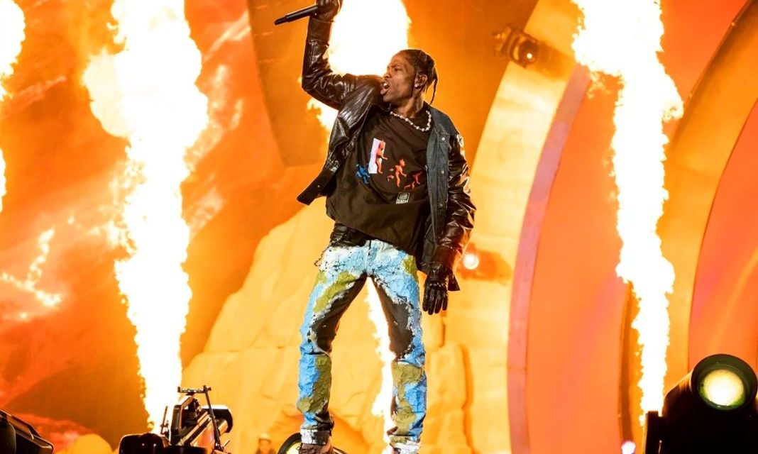 Demandan a Travis Scott por concierto en donde murieron 8 personas en Texas