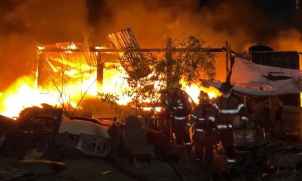 Incendio en deshuesadero de Saltillo deja grandes daños materiales