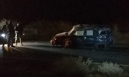 Hombre muere al volcar y salir disparado de su vehículo en Ramos Arizpe