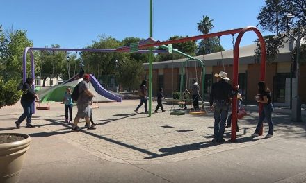 Disfrutan saltillenses de día festivo en parques públicos