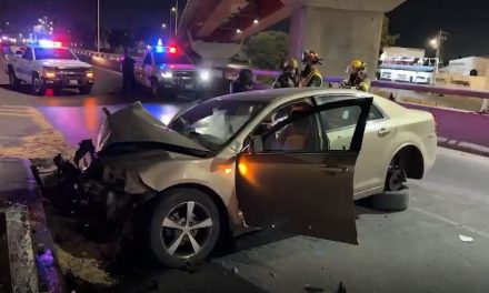 Ebrio choca en El Sarape y derriba arbotante; sufre varias fracturas