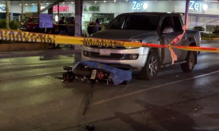 Conductor huye tras embestir y dar muerte a motociclista al norte de Saltillo
