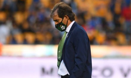 Luego de ser eliminados; Santos Laguna despide a Guillermo Almada