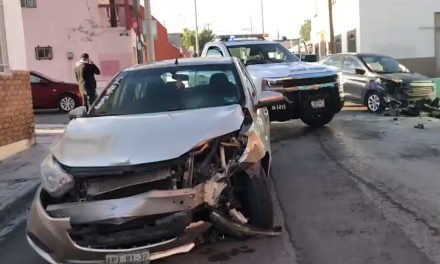 Aparatoso accidente sorprende a saltillenses en la zona centro