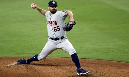 José Urquidy se pone los lentes y se convierte en el primer mexicano con dos triunfos en la misma Serie Mundial