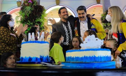 Pablo Montero le canta ‘El Rey’ a Nicolás Maduro por su cumpleaños