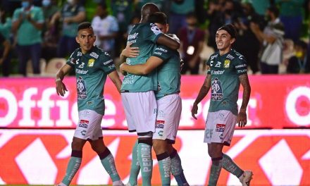 Víctor Dávila sorprende con triplete a Necaxa y mete a León a Liguilla