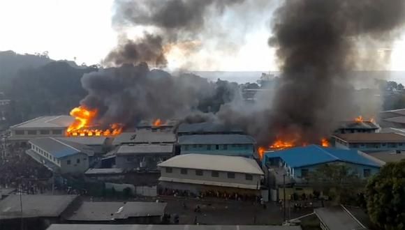 Manifestantes de la Islas de Salmón se revelan ante el confinamiento (video)