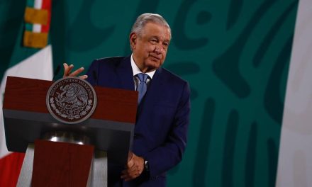 AMLO defiende ‘blindaje’ de obras del Gobierno: ‘es para agilizar trámites’