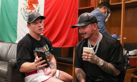 El amor está en el aire: J Balvin y el Canelo Álvarez se lanzan besos