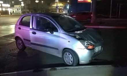 Ebrio provoca carambola en semáforo de Saltillo
