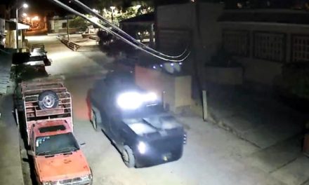 Comando del CJNG ataca el pueblo de Villa Victoria en Michoacán