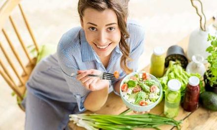 Rejuvenece tu piel desde adentro, estos 5 alimentos son súper hidratantes