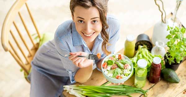 Rejuvenece tu piel desde adentro, estos 5 alimentos son súper hidratantes