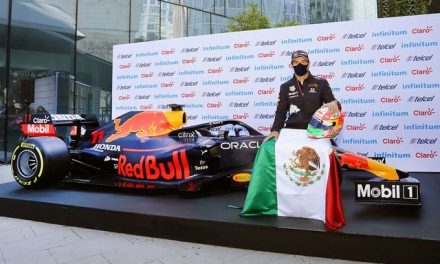 Realiza Checo Pérez demostración en el Red Bull Show Run CDMX 2021