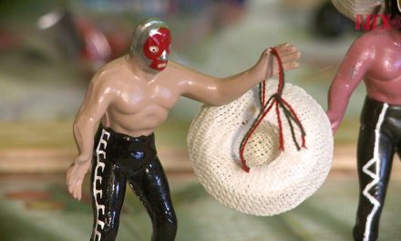 ¿Por qué los luchadores de plástico en México tienen esa forma?