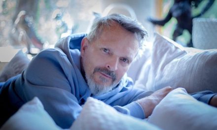 Miguel Bosé llama ‘monstruos’ a sus padres, su infancia fue un ‘ejercicio de supervivencia’