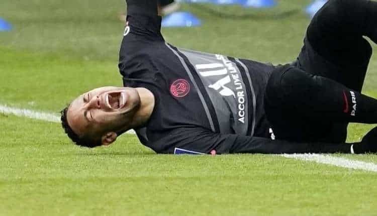 Neymar ‘aprovecha’ su lesión para irse de fiesta