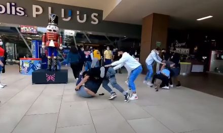 ‘Un gran poder conlleva una gran responsabilidad’; Fans pelean por boletos de Spider-Man No Way Home (video)