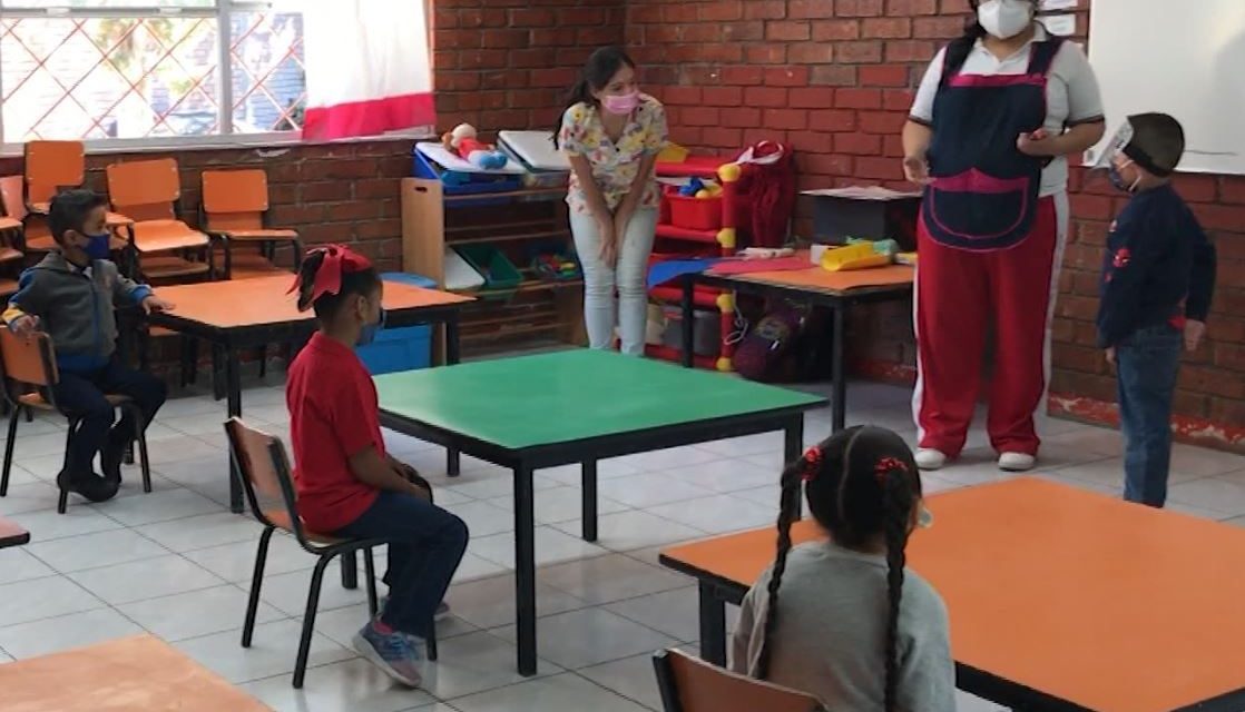 Pronnif Coahuila lleva plática de derechos a alumnos de preescolar