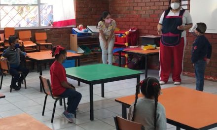 Pronnif Coahuila lleva plática de derechos a alumnos de preescolar