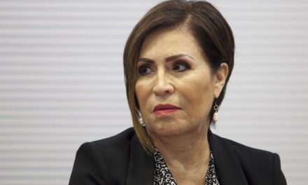 Familia y amigos de Rosario Robles inician resistencia pacífica para exigir su libertad