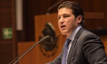 Samuel García:’Si se meten con una mujer, se meten conmigo’; pero le recuerdan cuando regañó a su esposa por enseñar pierna