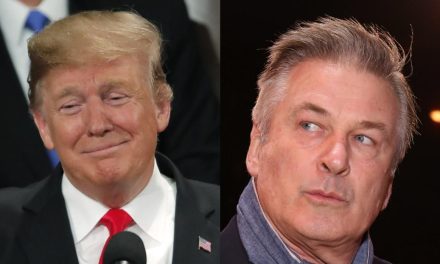 ‘Quizás él cargó el arma’: Donald Trump acusa a Alec Baldwin de disparar a proposito