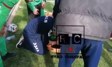 Futbolista muere en pleno partido por un golpe en la cabeza