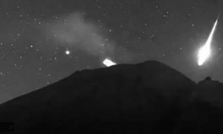 ¿Meteorito? Espectacular suceso en el volcán Popocatépetl