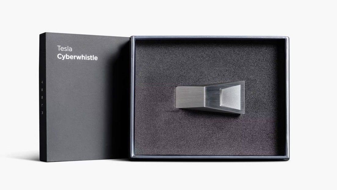 Elonk Musk anuncia un silbato inspirado en el Cybertuck