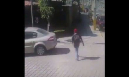 Finge ser atropellado para extorsionar a conductor en Puebla (video)