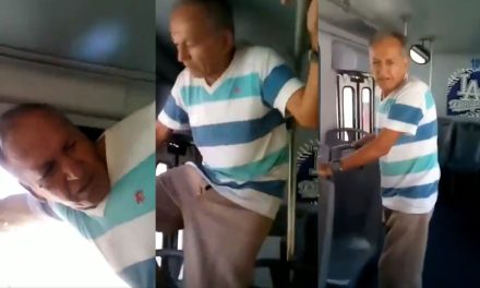 Mujer amenaza con taser a hombre que se masturbaba en camion de Saltillo