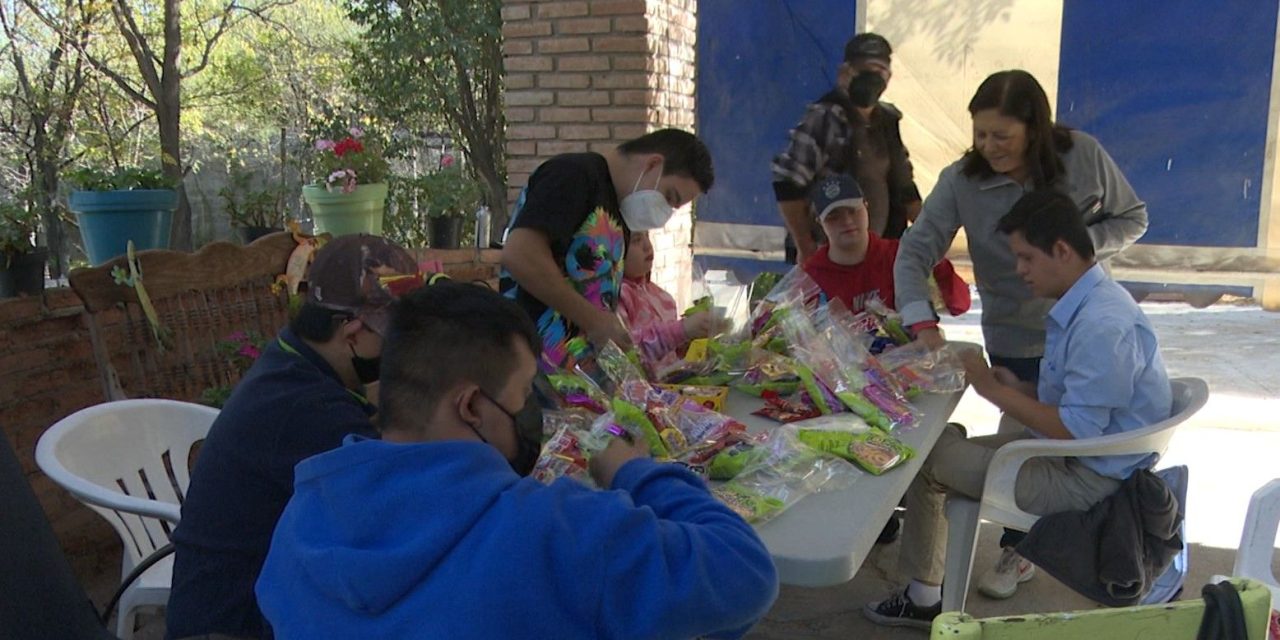 Jóvenes con síndrome de Down elaboran bolos en Saltillo