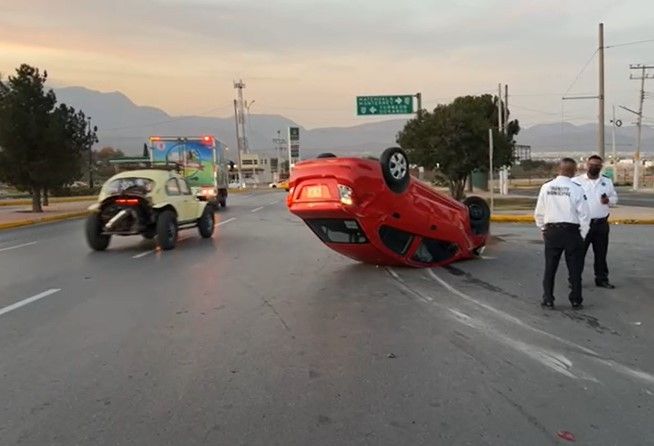 Se registra volcadura en Saltillo