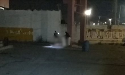 Hombre se desploma y muere mientras caminaba en Saltillo