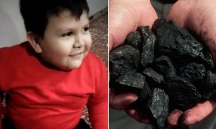 Niño recibe carbón de regalo en Navidad… y se emociona porque es ‘para hacer carnita asada’