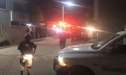 Hombres armados disparan contra 10 casas e incendian 6 viviendas en Zacatecas