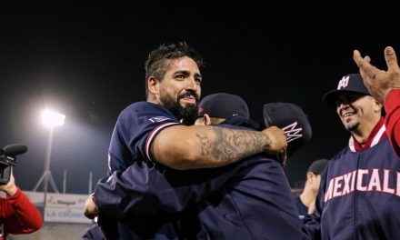 Jake Sánchez rompe récord de salvamentos de la Liga ARCO