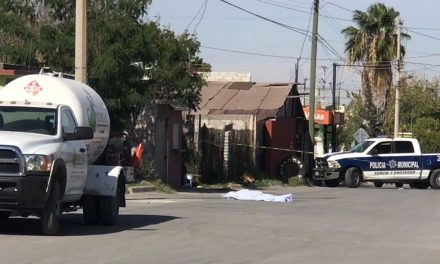 Conductor de pipa arrolla y mata a mujer en Monclova