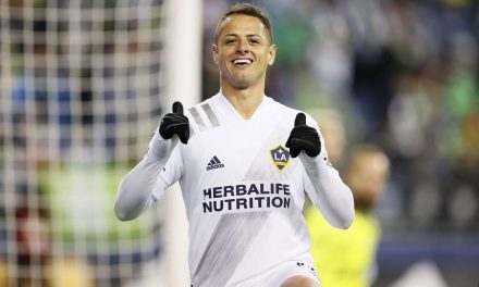 Uno de los patrocinadores de Chivas pagaría el sueldo del Chicharito para que regrese