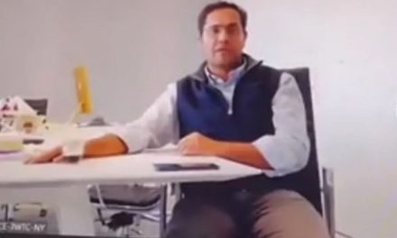 ¡Ni tu ex se atrevió a tanto!; jefe despide a 900 empleados por videollamada
