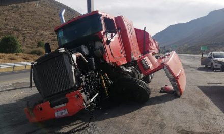 ¡Otra vez en Los Chorros! Tráiler sufre accidente y paraliza la carretera