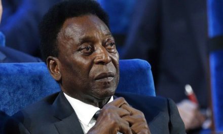 Pelé tendrá feliz navidad; lo dan de alta tras dos semanas en el hospital