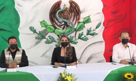 Gobernadora de Guerrero modifica el Escudo Nacional en un acto oficial con la serpiente en forma de ‘S’