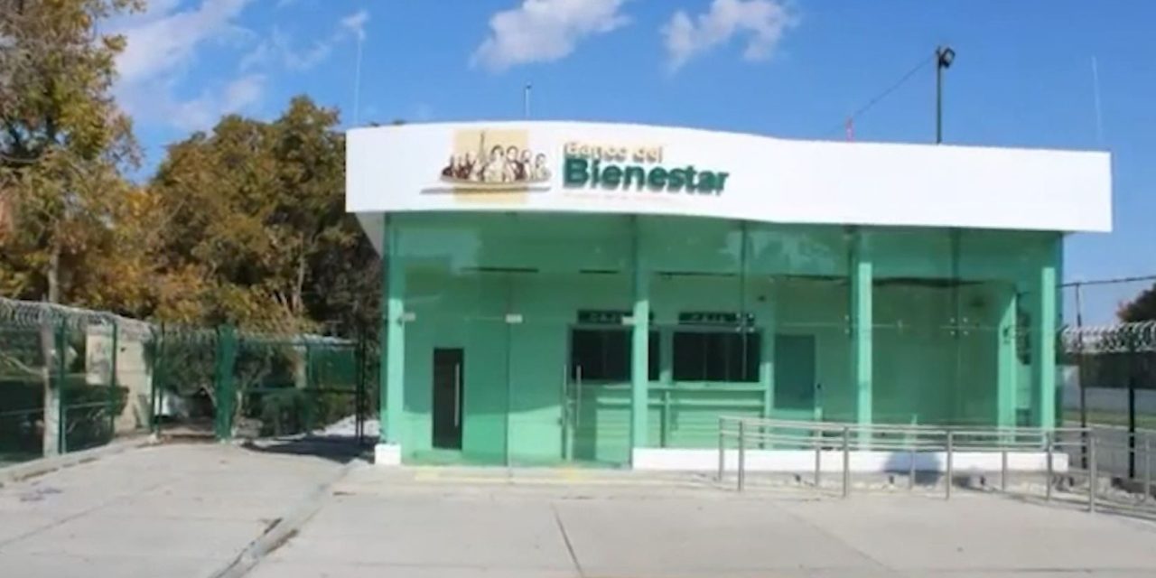 Alcalde de Parras ignora a pobladores; le echan abajo construcción de Banco del Bienestar
