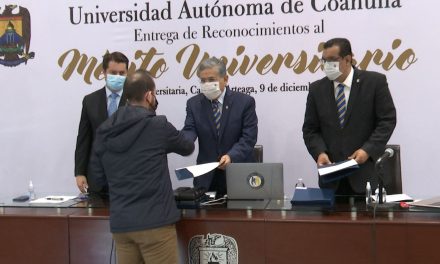 Entregan preseas a maestros y alumnos de la UAdeC