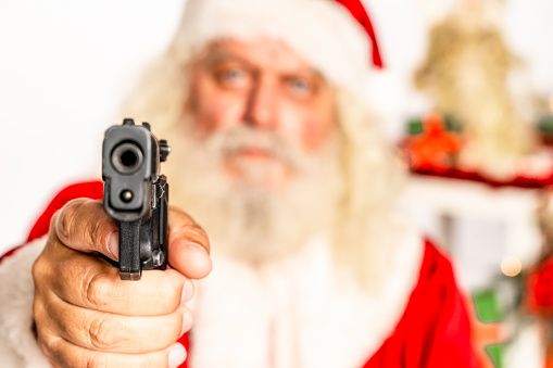 Santa acude a solicitar permiso para portar arma oculta en Texas