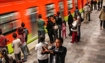 Vagabundo casi le come la cara a policía en el Metro de la CDMX