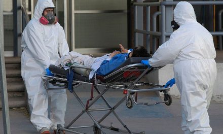 Estudio confirma que el covid puede provocar la muerte meses después del contagio